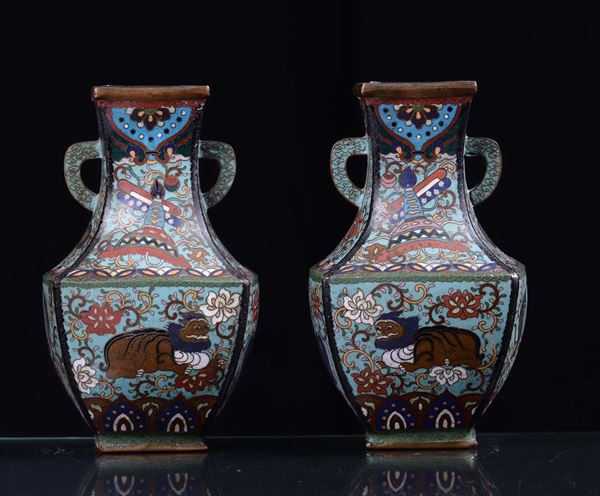 Due vasi cloisonnè, Cina XIX secolo