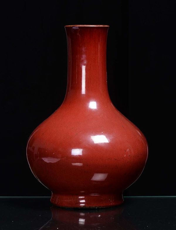 An oxblood red porcelain vase, China, Qing Dynasty, 19th century