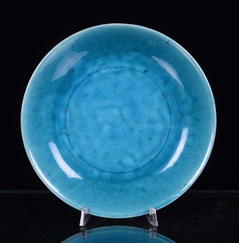 A porcelain dish lacquered in the tones of light blue  - Auction Fine Chinese Works of Art - Cambi Casa d'Aste