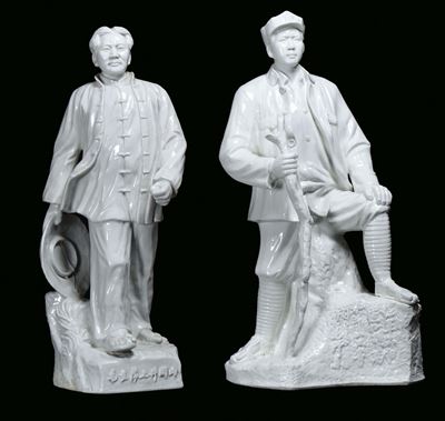 Coppia di Sculture in Porcellana Bianca Raffiguranti Lavoratori di Epoca Maoista, 1950 Circa