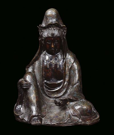 Guanyin Seduta in Bronzo con Decoro Cloisonné, Giappone Periodo Meji (1868-1912)