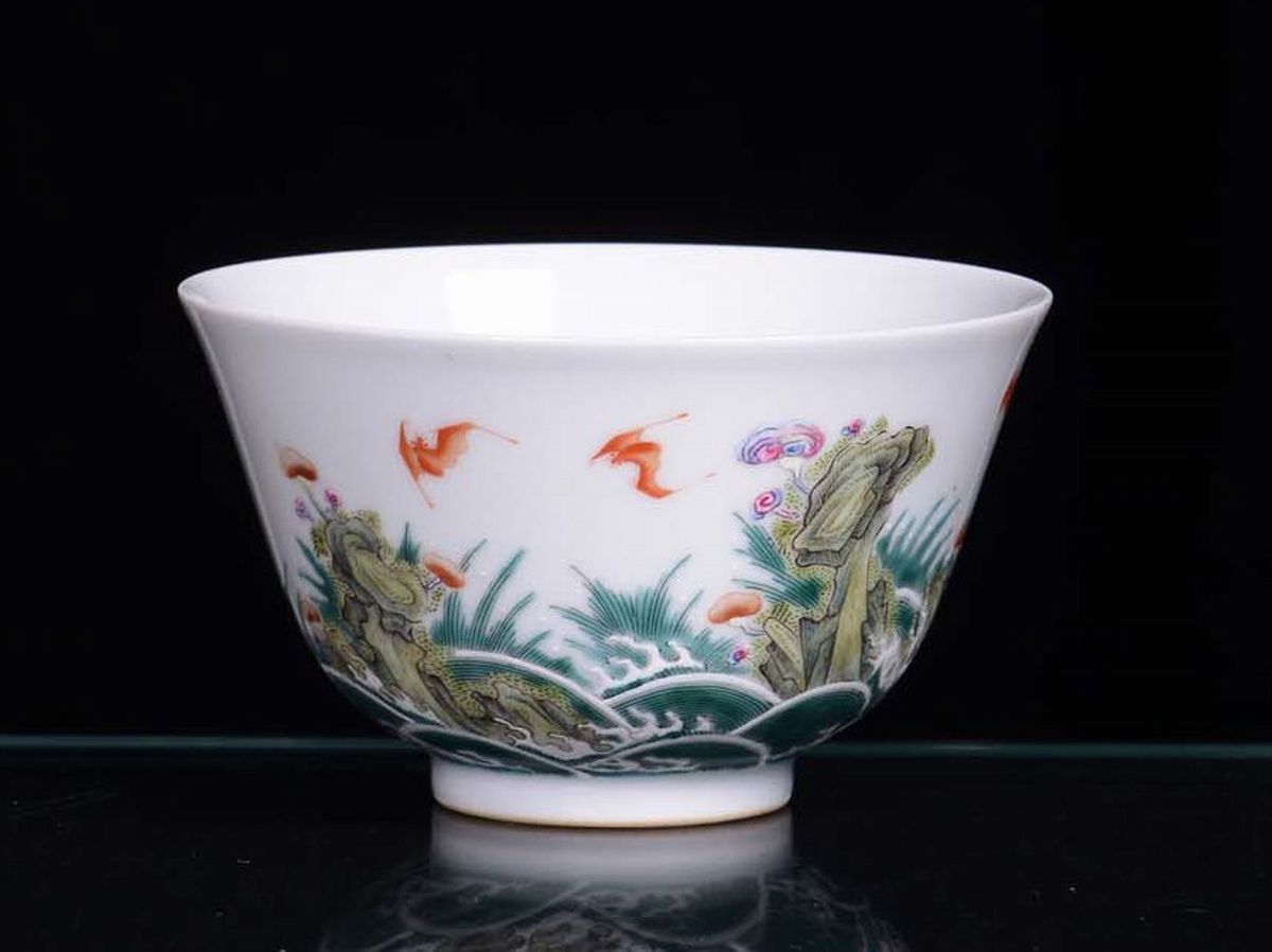 Ciotolina in Porcellana con Decoro Naturalistico, Cina XX Secolo