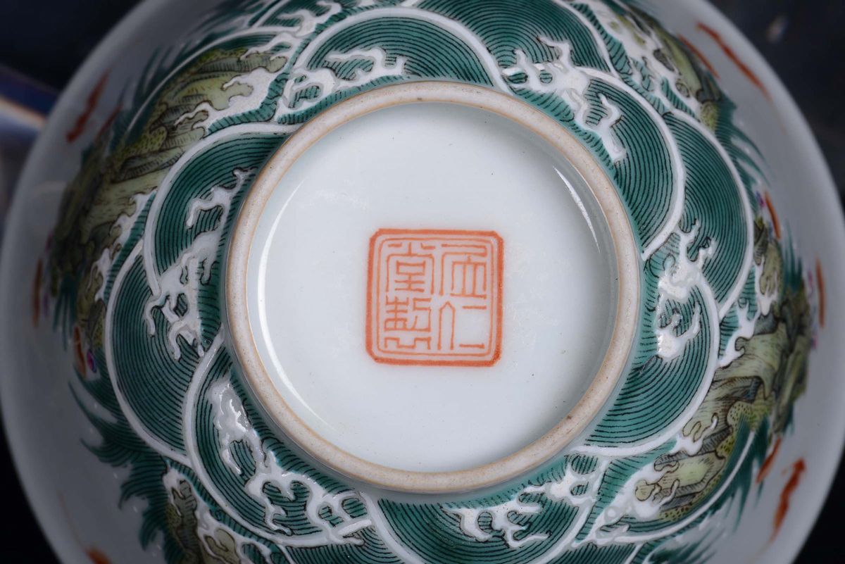 Ciotolina in Porcellana con Decoro Naturalistico, Cina XX Secolo