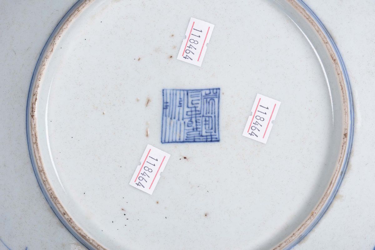 Due Piatti in Porcellana Bianchi e Blu, Cina XIX Secolo
