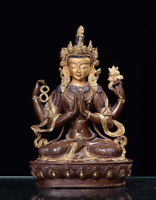 Buddha in bronzo dorato e brunito, Cina XX secolo