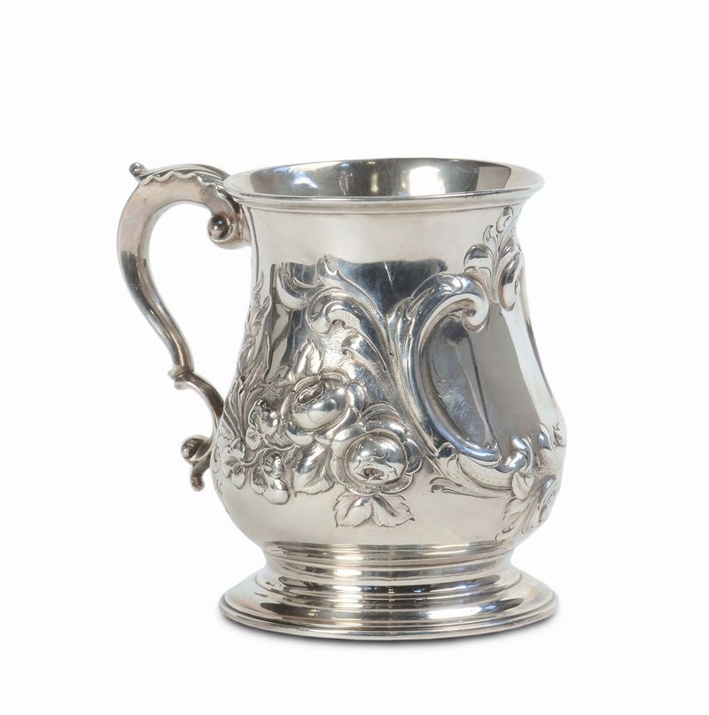 Boccale in argento sbalzato, argentiere William Smily, Londra 1864  - Asta Argenti e Gioielli Antichi e Contemporanei - Cambi Casa d'Aste