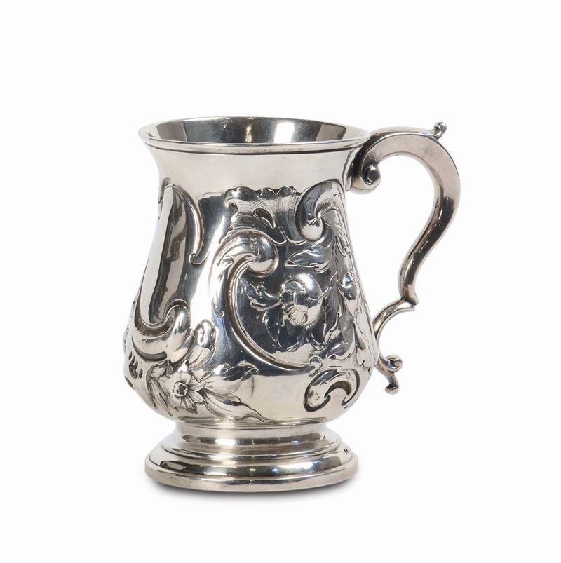 Boccale in argento sbalzato, William Shaw II & Williamo Preist, Londra 1759  - Auction Silver, Ancient and Contemporary Jewels - Cambi Casa d'Aste