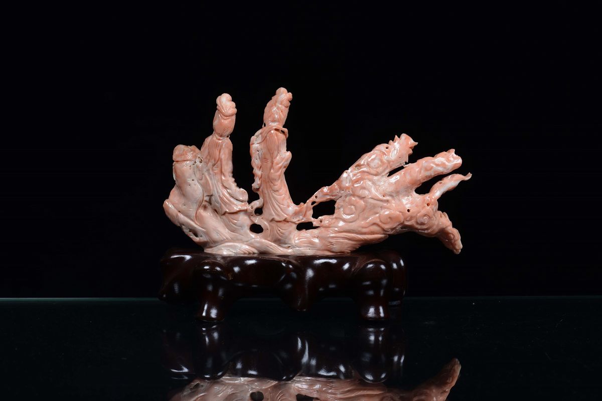 Gruppo in Corallo Rosa con Figure, Cina Inizio XX Secolo