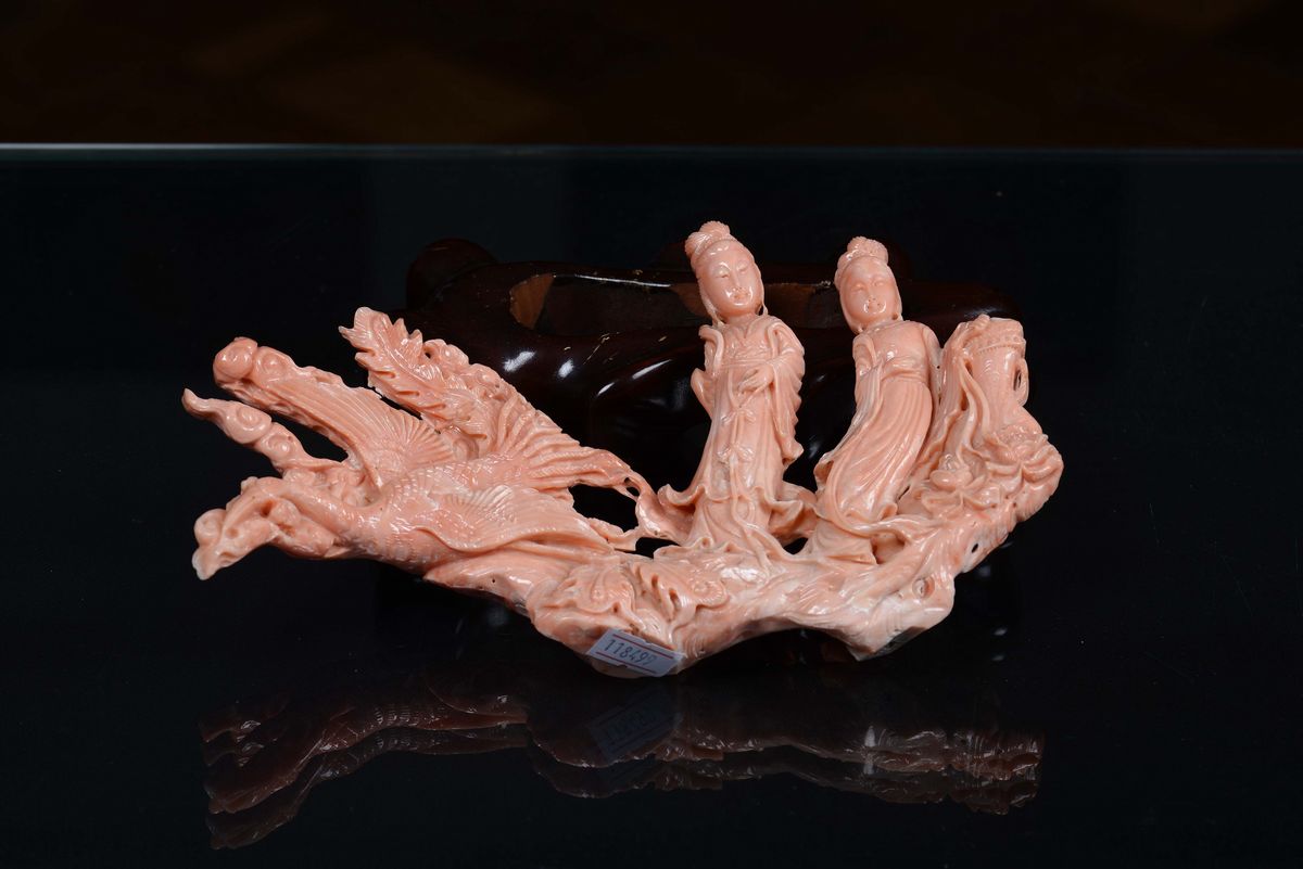 Gruppo in Corallo Rosa con Figure, Cina Inizio XX Secolo