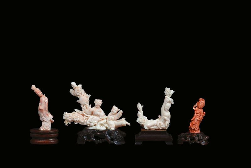 Quattro piccole figure in corallo, Cina inizio XX secolo  - Asta Arredi e Oggetti d'Arte da Importanti Collezioni Private - Cambi Casa d'Aste