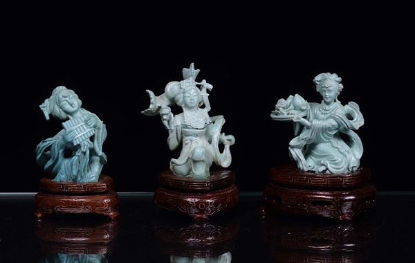Tre piccole figurine in turchese, Cina XX secolo