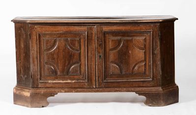 Credenza in Noce a Due Ante Pannellate, XVIII Secolo