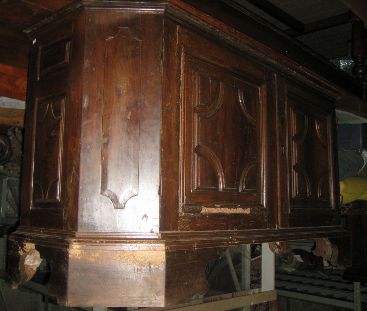 Credenza in Noce a Due Ante Pannellate, XVIII Secolo