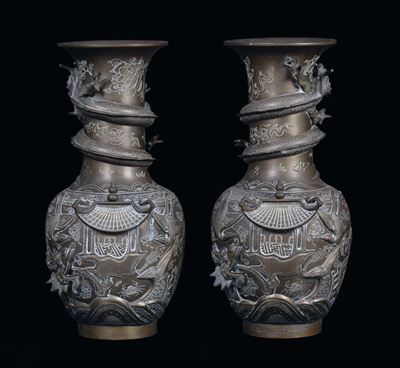 Coppia di Vasi in Bronzo con Pagode e Draghi, Cina, Dinastia Qing, Fine XIX Secolo