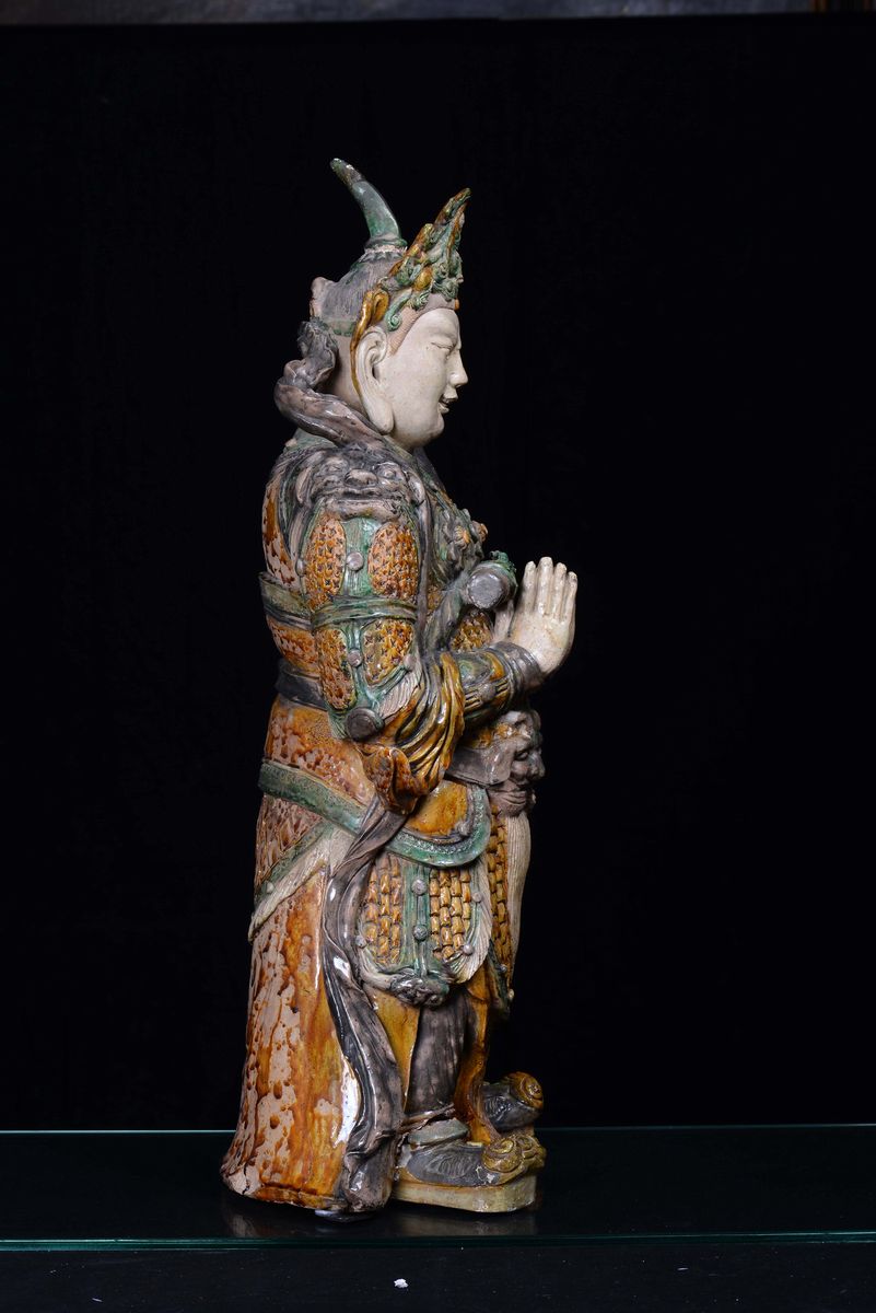 Grande Figura di Guandi Eretta in Gres con Smalto Policromo, Cina, Dinastia Ming, XVII Secolo