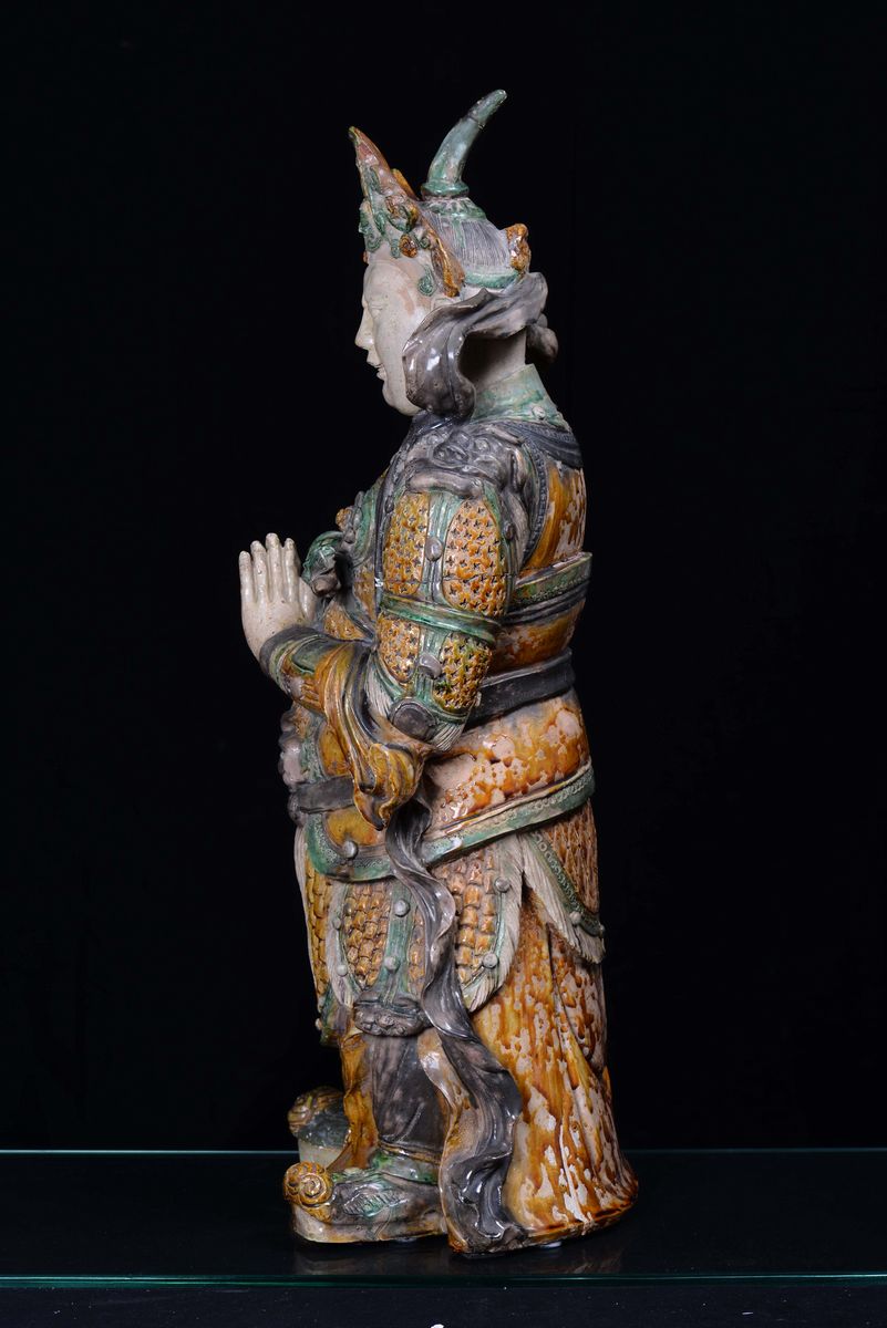 Grande Figura di Guandi Eretta in Gres con Smalto Policromo, Cina, Dinastia Ming, XVII Secolo