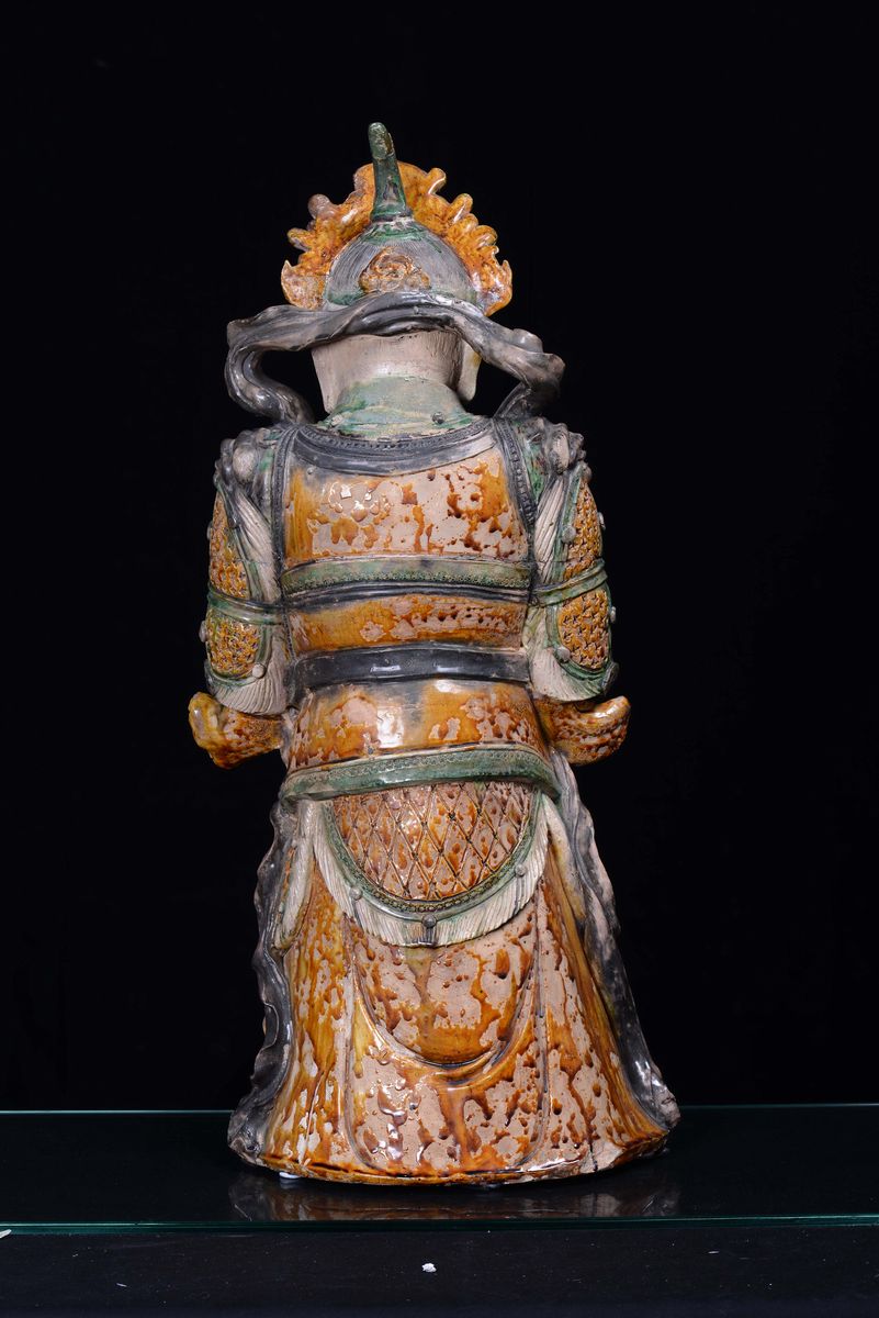 Grande Figura di Guandi Eretta in Gres con Smalto Policromo, Cina, Dinastia Ming, XVII Secolo