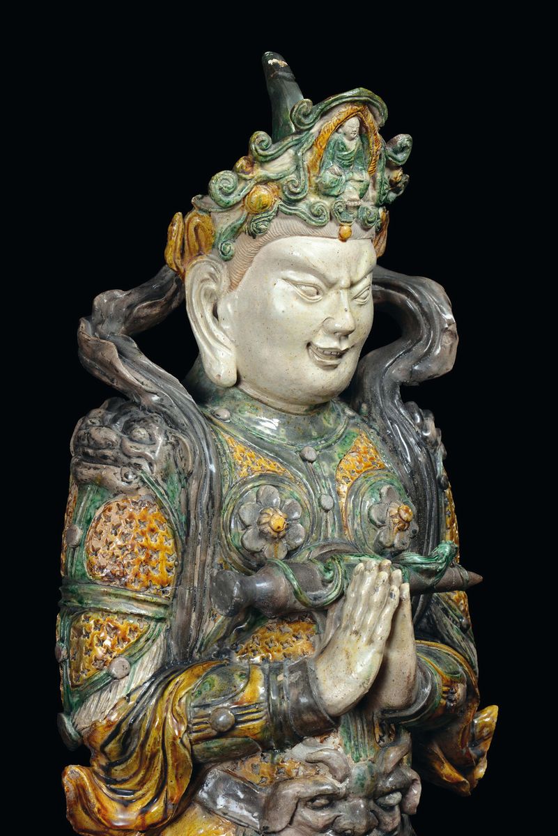 Grande Figura di Guandi Eretta in Gres con Smalto Policromo, Cina, Dinastia Ming, XVII Secolo