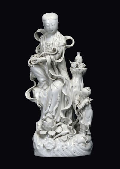 Gruppo in Porcellana Blanc De Chine Raffigurante Guanyin con Fanciullo, Cina, XX Secolo