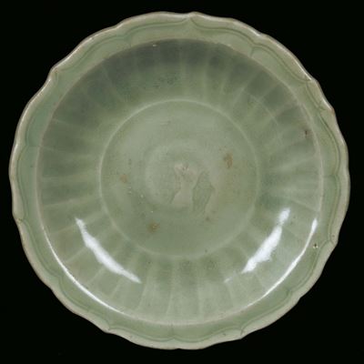 Piatto in Porcellana Celadon con Pesci, Cina, Dinastia Yuan (1279-1368)