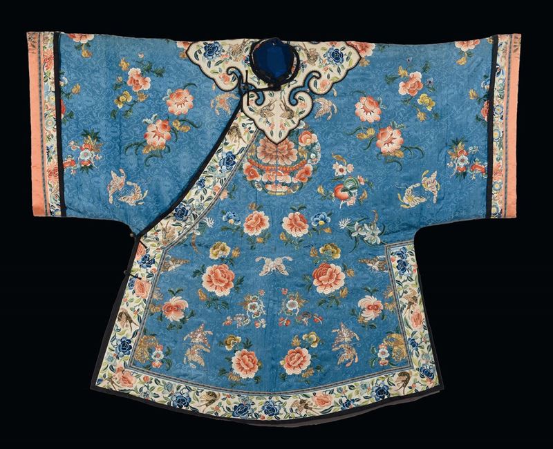 A silk embroidered dress, China, Qing Dynasty, 19th century  - Auction Fine Chinese Works of Art - Cambi Casa d'Aste