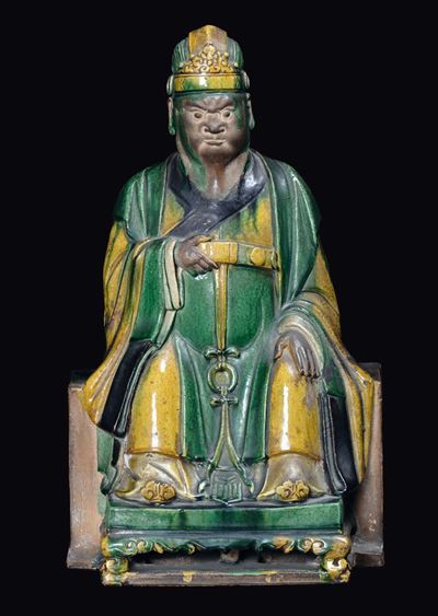 Grande Figura di Dignitario Seduto in Gres Smaltato, Cina, Dinastia Ming XVII Secolo