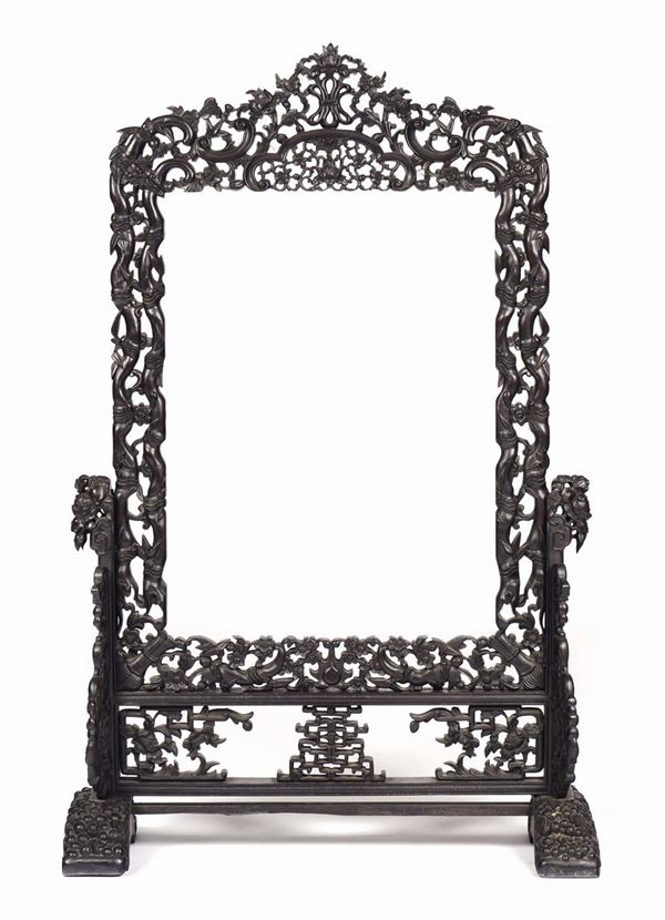 Parafuoco in legno di Homu riccamente intagliato, Cina, Dinastia Qing, XIX secolo