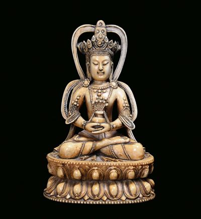 Piccola Scultura Raffigurante Bodhisattva in Avorio su Fiore di Loto, Cina, Dinastia Qing, Period...