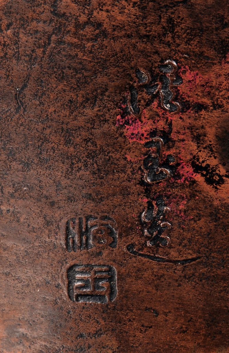 Raro Portapennello Cilindrico in Bronzo con Decoro a Paesaggio, Iscrizioni sul Retro, Cina, Dinas...
