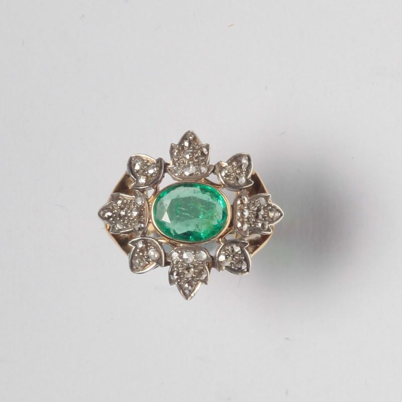 Anello con smeraldo taglio ovale contornato da palmette con pavé di rosette di diamanti  - Asta Argenti e Gioielli Antichi e Contemporanei - Cambi Casa d'Aste