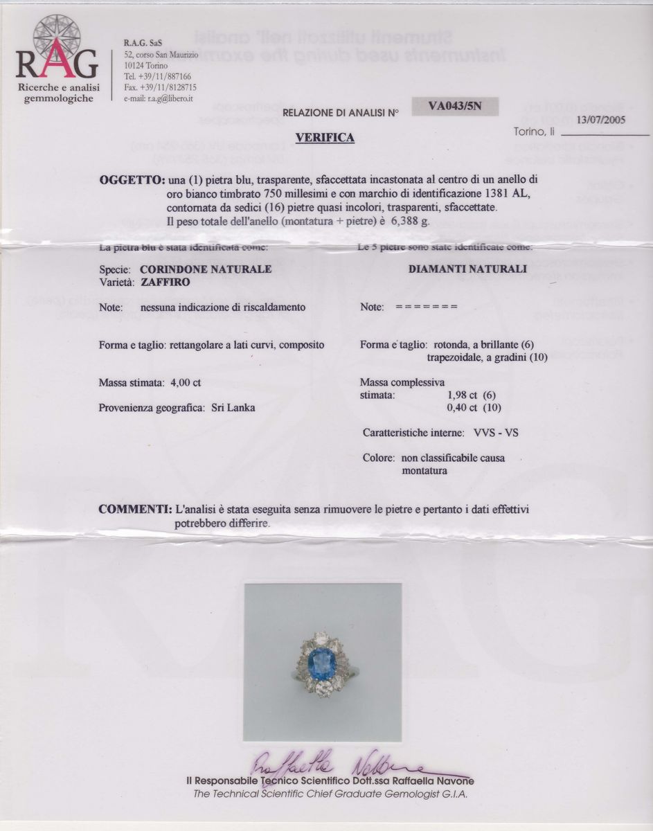 Anello con Zaffiro Centrale Ceylon di Ct 4,00 e Diamanti a Contorno