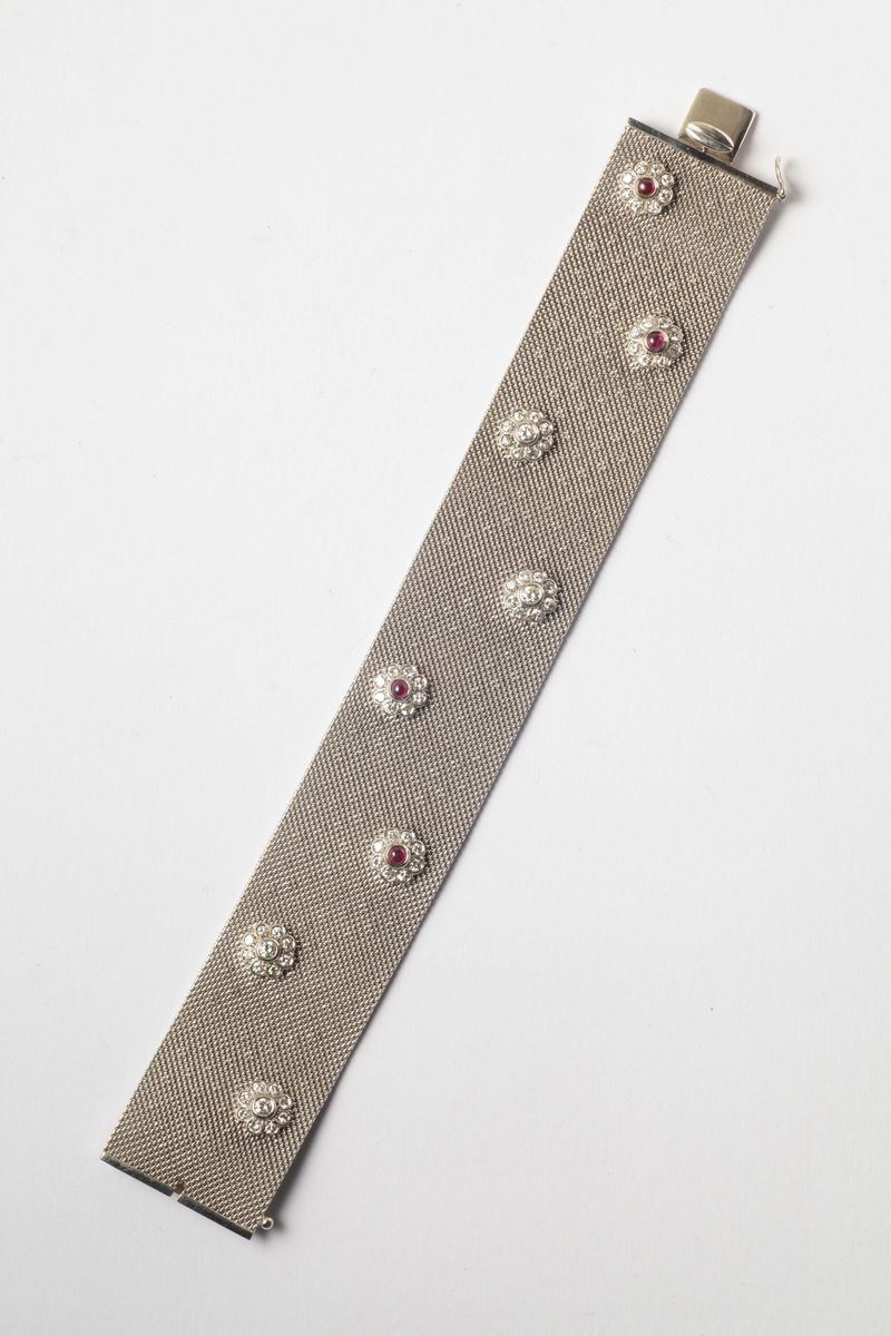 Bracciale con decoro floreale con diamanti e rubini  - Asta Argenti e Gioielli Antichi e Contemporanei - Cambi Casa d'Aste