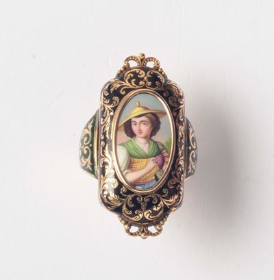 Anello con Smalti Policromi e Miniatura Centrale