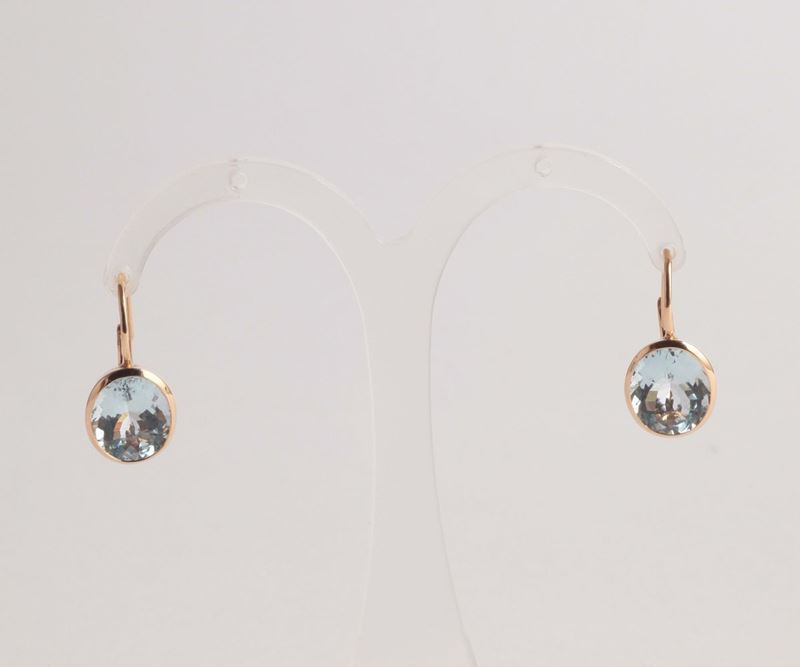 A pair of oval acquamarine and gold earrings  - Auction Silver, Ancient and Contemporary Jewels - Cambi Casa d'Aste