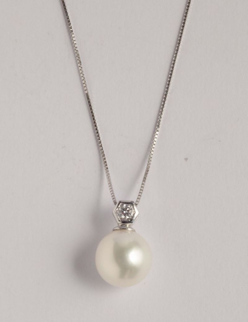 A cultured pearl and diamond pendant  - Auction Silver, Ancient and Contemporary Jewels - Cambi Casa d'Aste