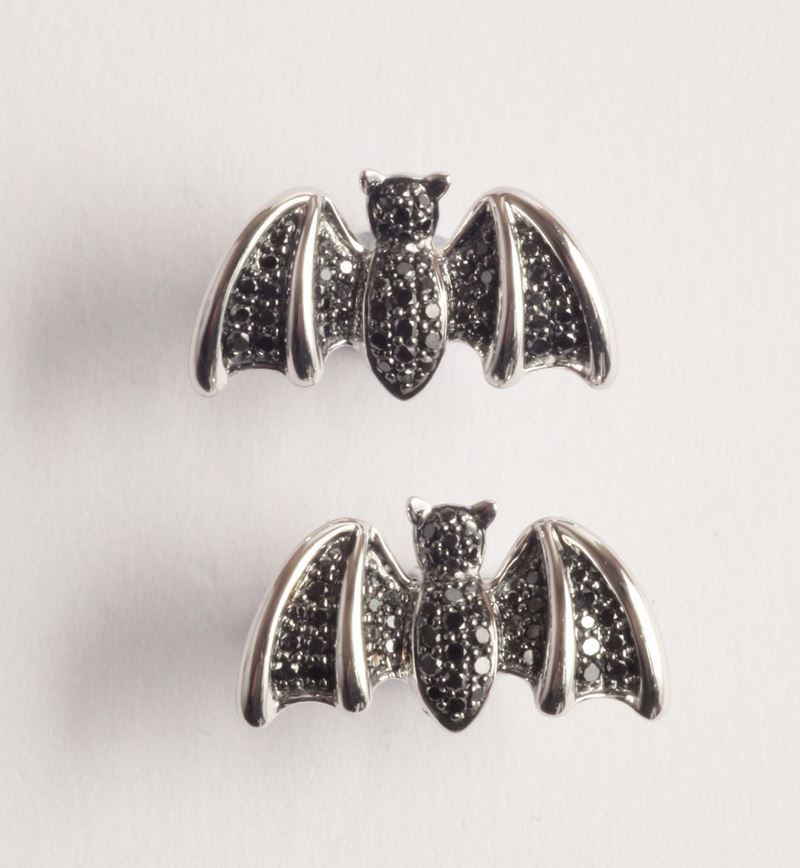 Bottoni da polso pipistrello con pavè di diamanti neri  - Asta Argenti e Gioielli Antichi e Contemporanei - Cambi Casa d'Aste