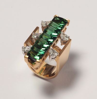 Enrico Cirio, Torino 2005. Cactus 5 Frutti Anello con Tormalina Verde di Ct 12,842 e 5 Diamanti T...