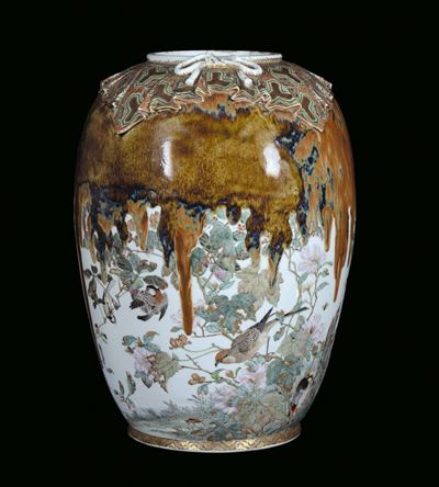 Vaso in Porcellana con Decoro e Uccelli su Rami Fioriti, Giappone XIX Secolo