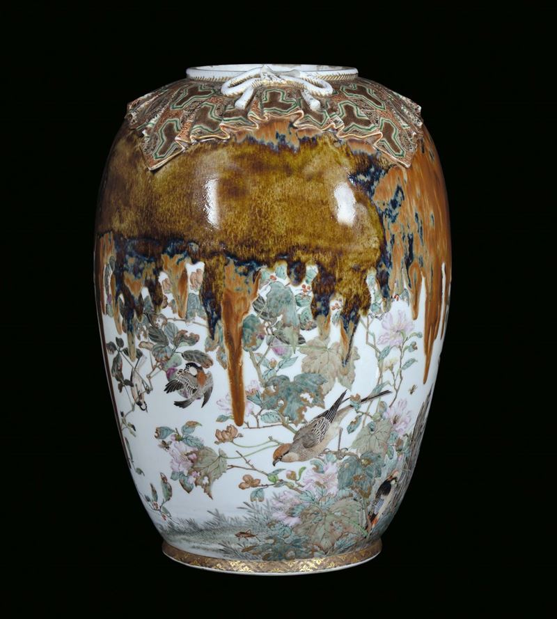 Vaso in porcellana con decoro e uccelli su rami fioriti, Giappone XIX secolo  - Asta Fine Chinese Works of Art - Cambi Casa d'Aste