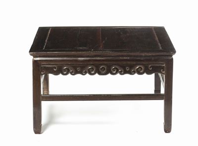 Tavolino Basso in Legno di Homu, Cina, Dinastia Qing, XIX Secolo