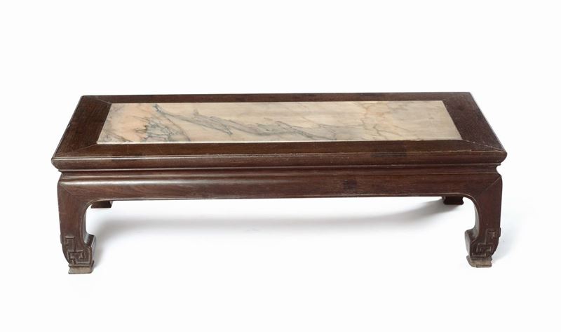 Tavolo da te in legno di Homu con piano in marmo, Cina, Dinastia Qing, XIX secolo  - Asta Fine Chinese Works of Art - Cambi Casa d'Aste