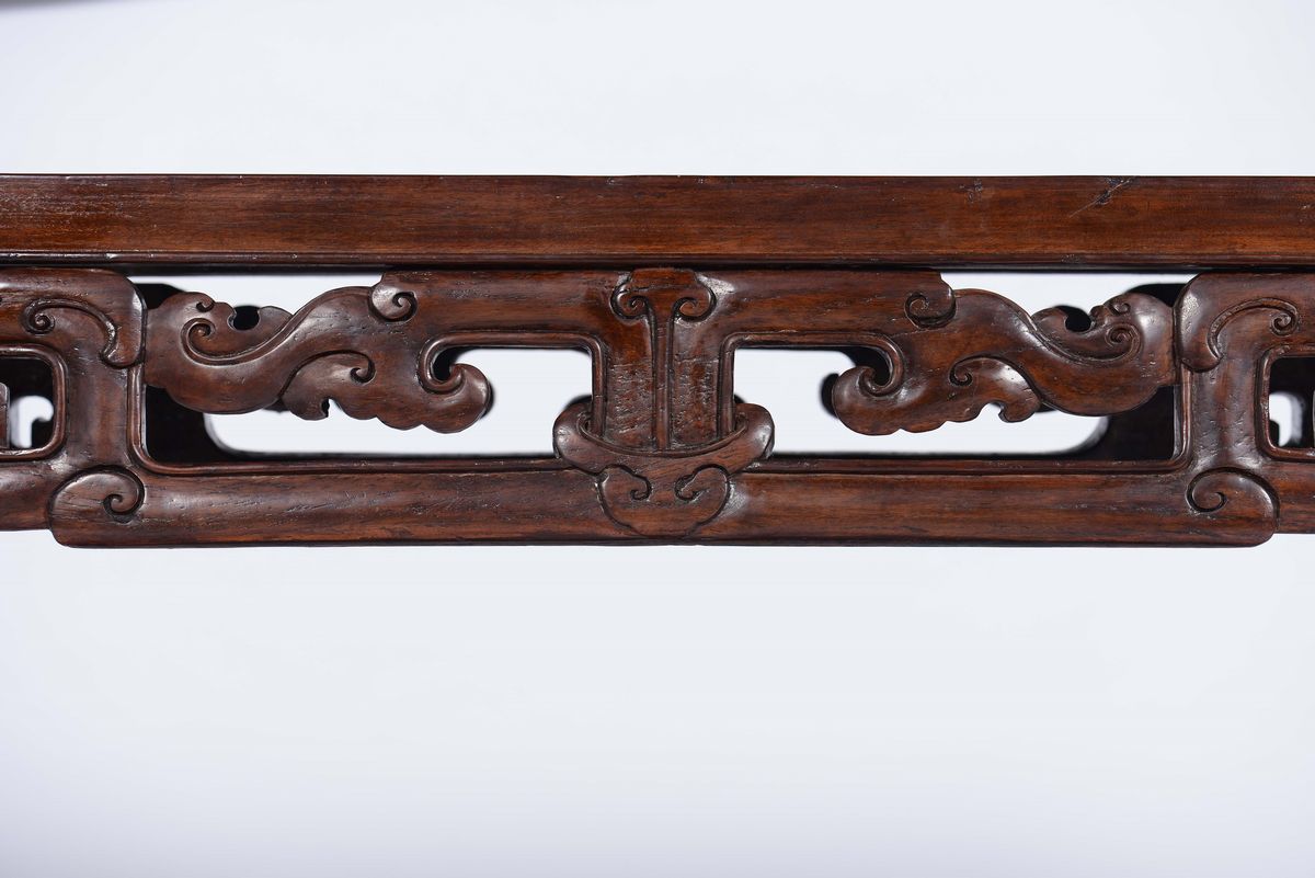 Console in Legno di Olmo con Intagli, Cina, Dinastia Qing, XIX Secolo
