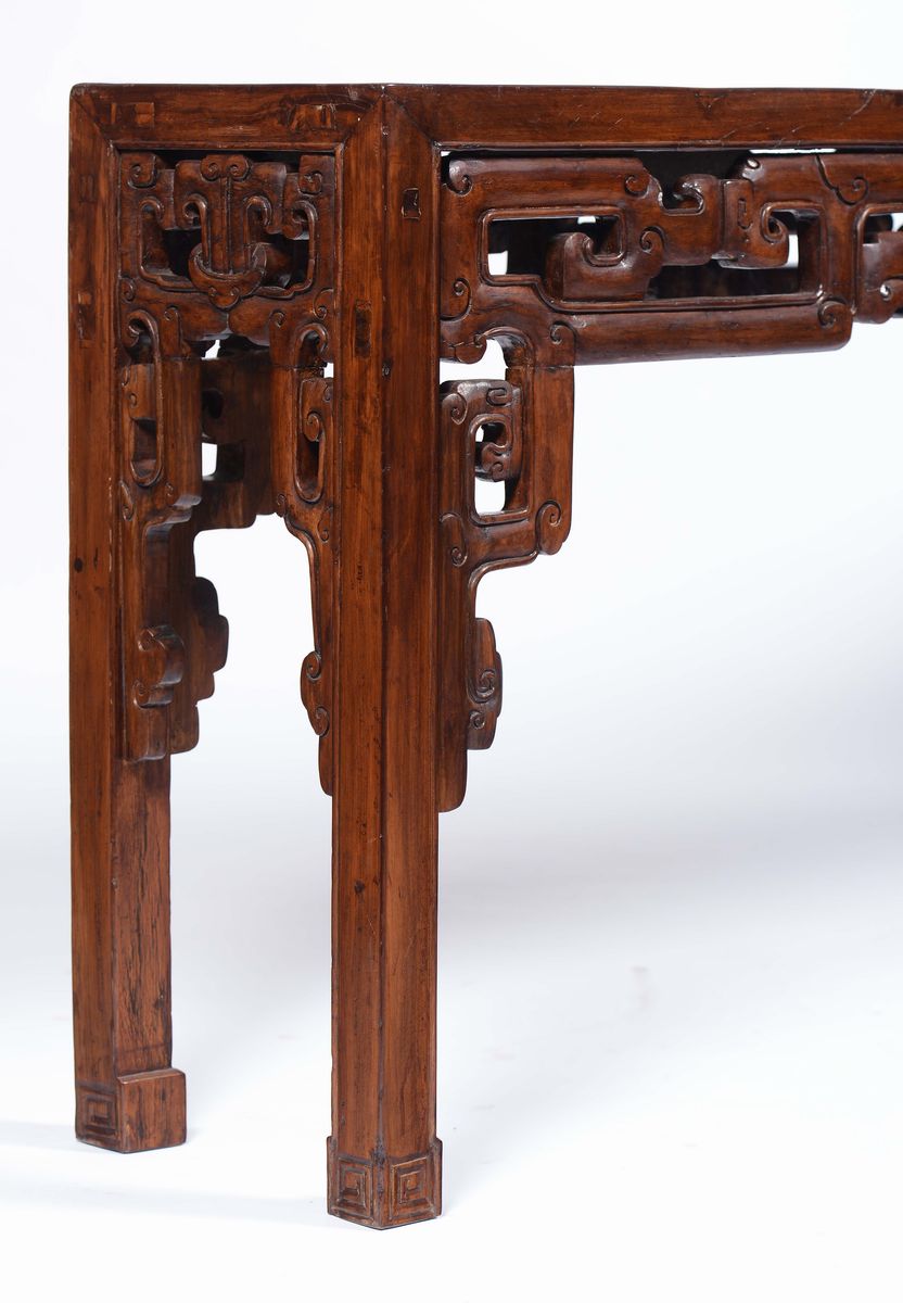 Console in Legno di Olmo con Intagli, Cina, Dinastia Qing, XIX Secolo
