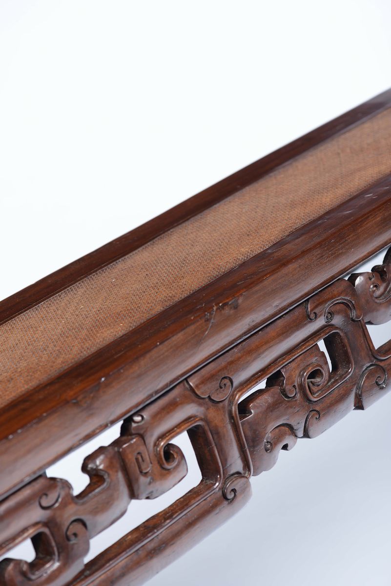 Console in Legno di Olmo con Intagli, Cina, Dinastia Qing, XIX Secolo