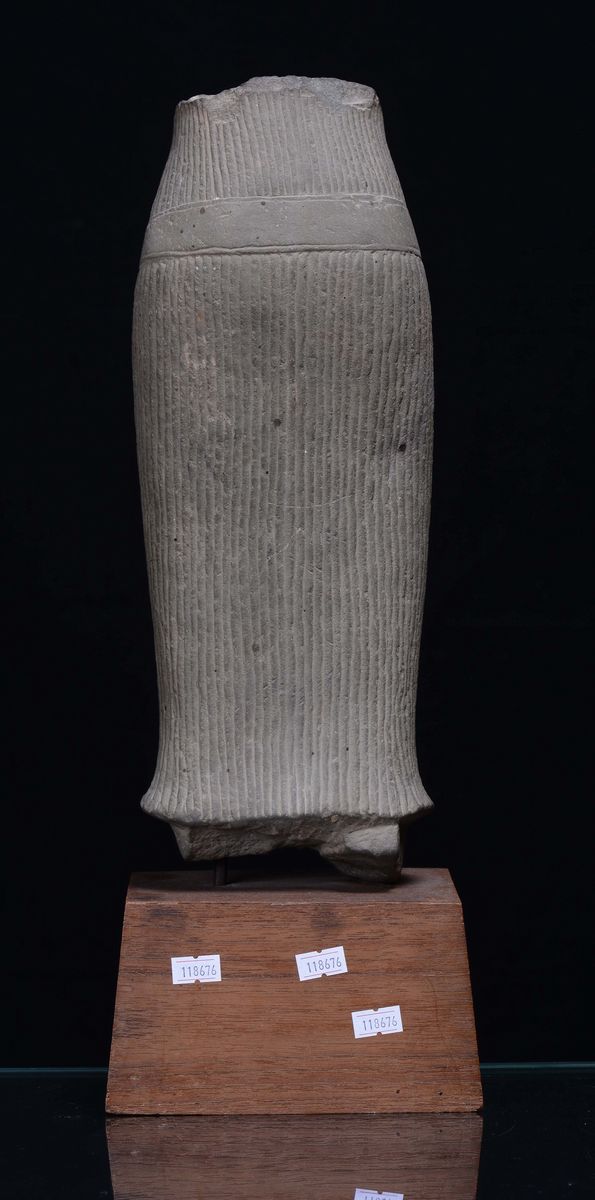 Frammento di Scultura in Pietra, Khmer, Indocina, XI Secolo