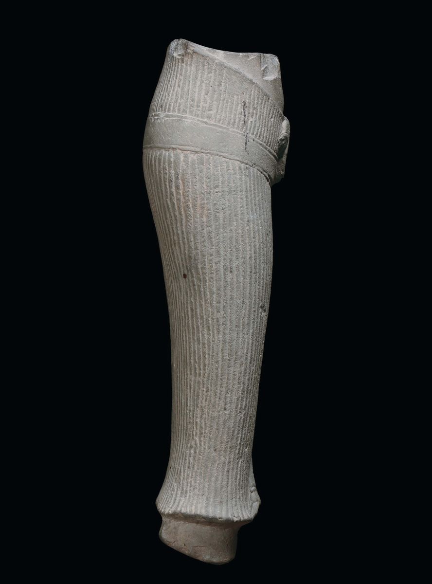 Frammento di Scultura in Pietra, Khmer, Indocina, XI Secolo