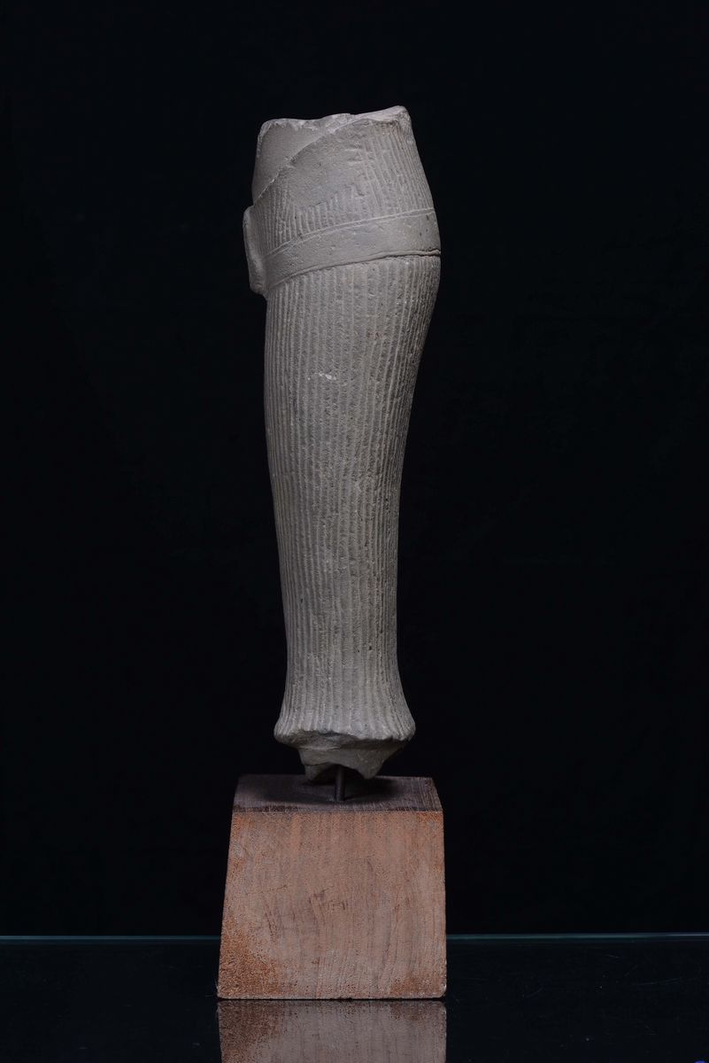 Frammento di Scultura in Pietra, Khmer, Indocina, XI Secolo