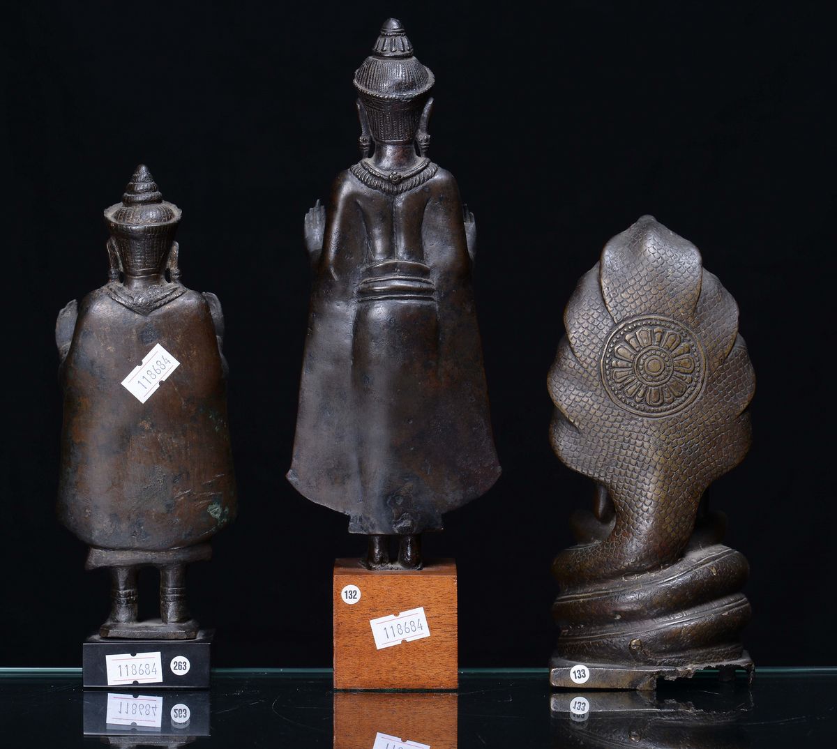 Insieme di Tre Sculture in Bronzo Raffiguranti Divinità Buddiste, Thailandia, XVIII Secolo