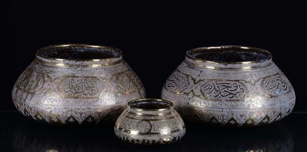 Lotto di tre ciotole in rame, Persia fine XIX secolo