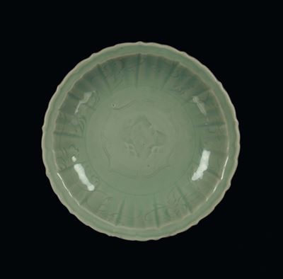 Piatto in Porcellana Longquan Celadon, Cina, Dinastia Yuan (1279-1368)